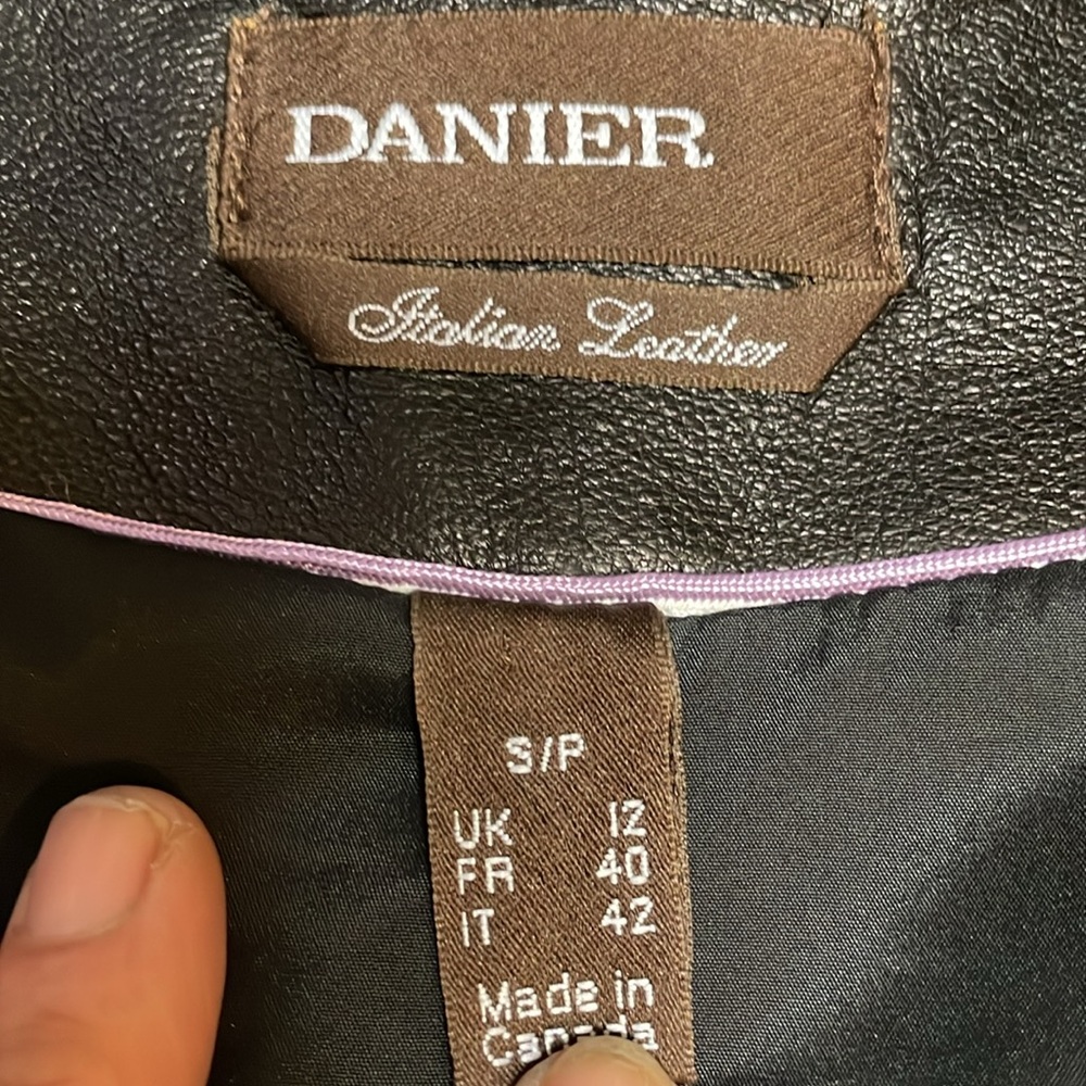 Danier leather jacket - Picture 3 of 11